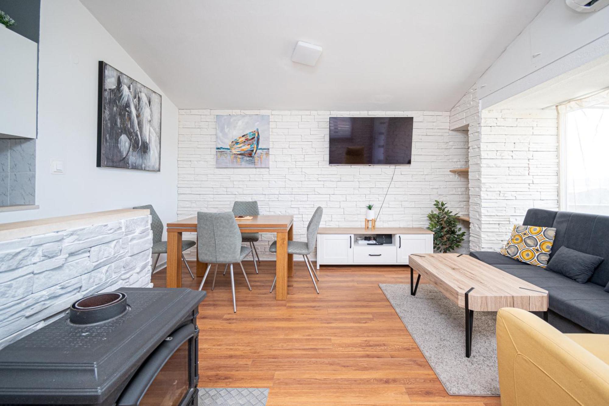 Apartment Dalmatino โพเซดารเย ภายนอก รูปภาพ